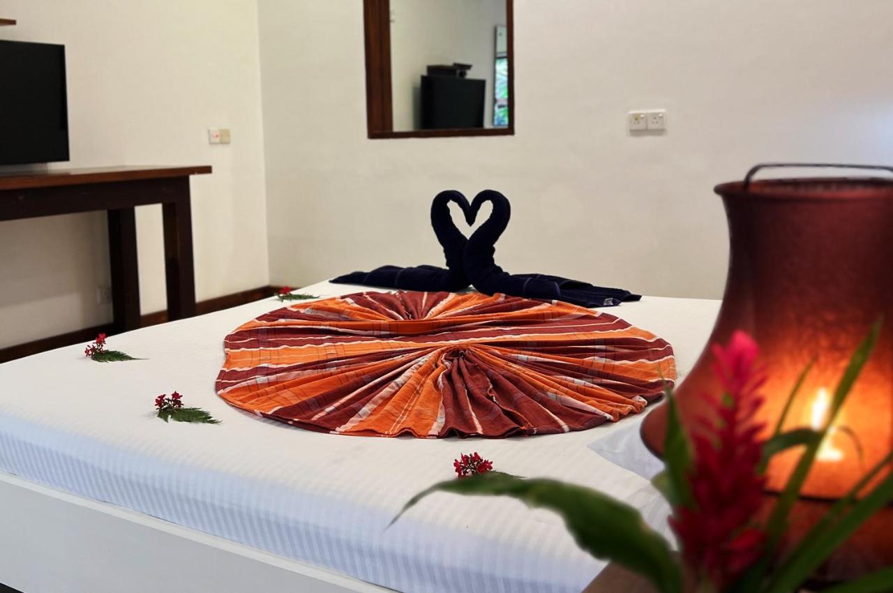 Gomez Place Negombo Esterno foto