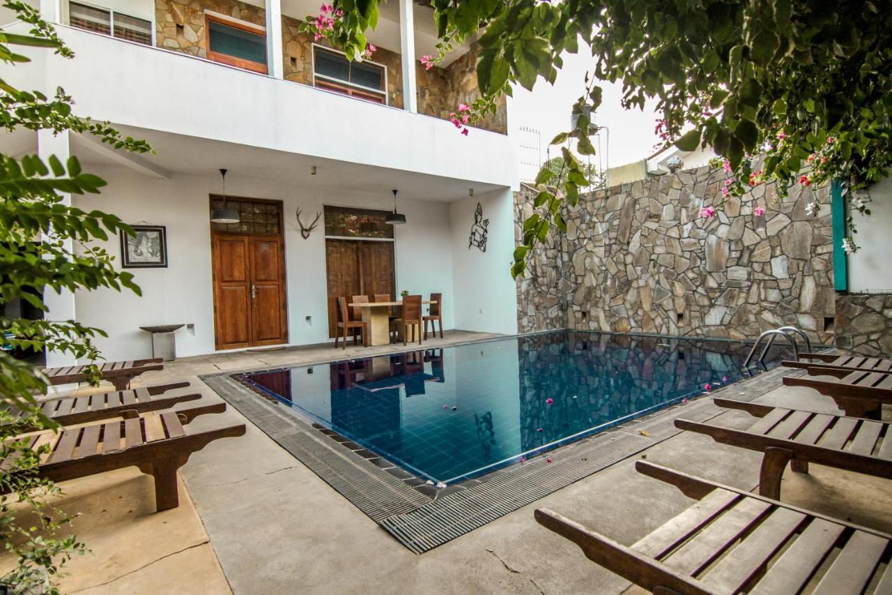 Gomez Place Negombo Esterno foto