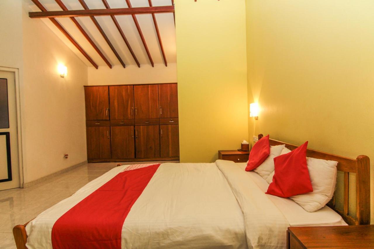 Gomez Place Negombo Esterno foto